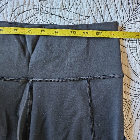 VGUC Athleta All in Crop Leggings Phone & zip Pockets Size Small Black - Picture 12 of 16